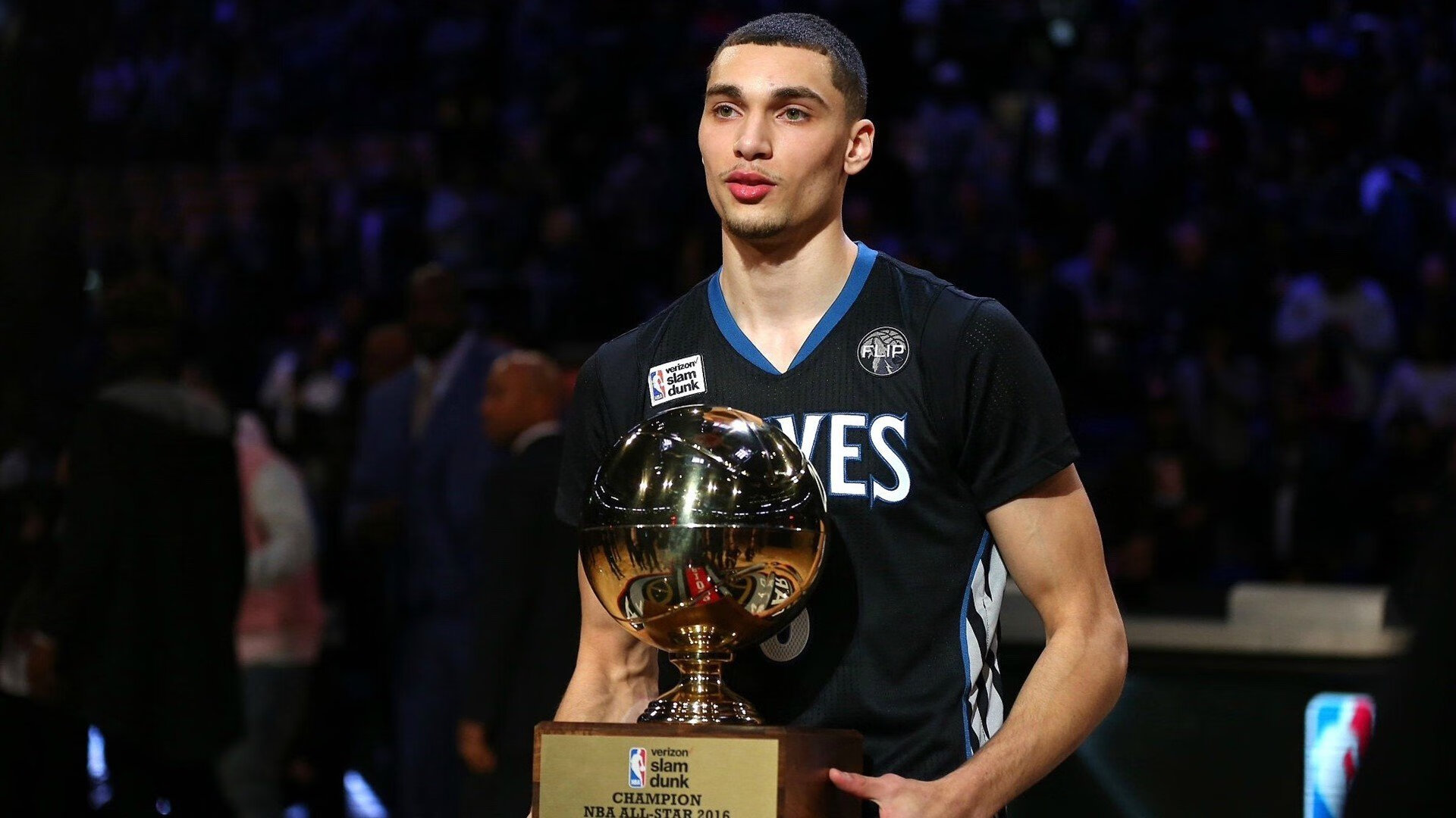 周琦复出首秀出彩，曼联主场横扫拜仁慕尼黑，豪取25连胜